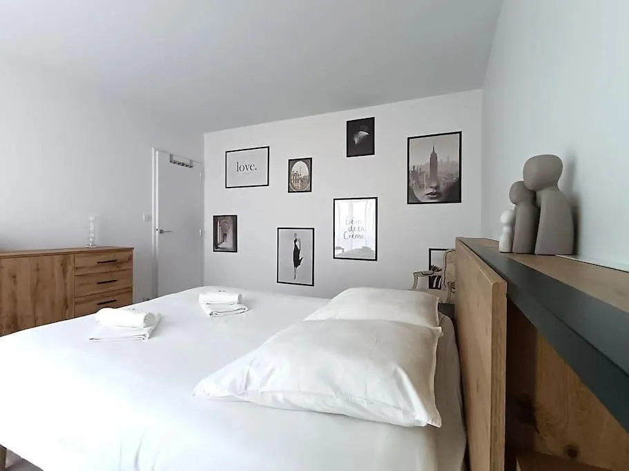 아파트 Appartement Spacieux Avec Terrasse En Plein Centre 앙글레