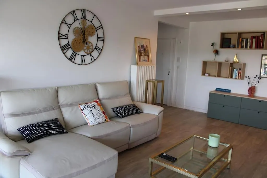 아파트 Appartement Spacieux Avec Terrasse En Plein Centre 앙글레
