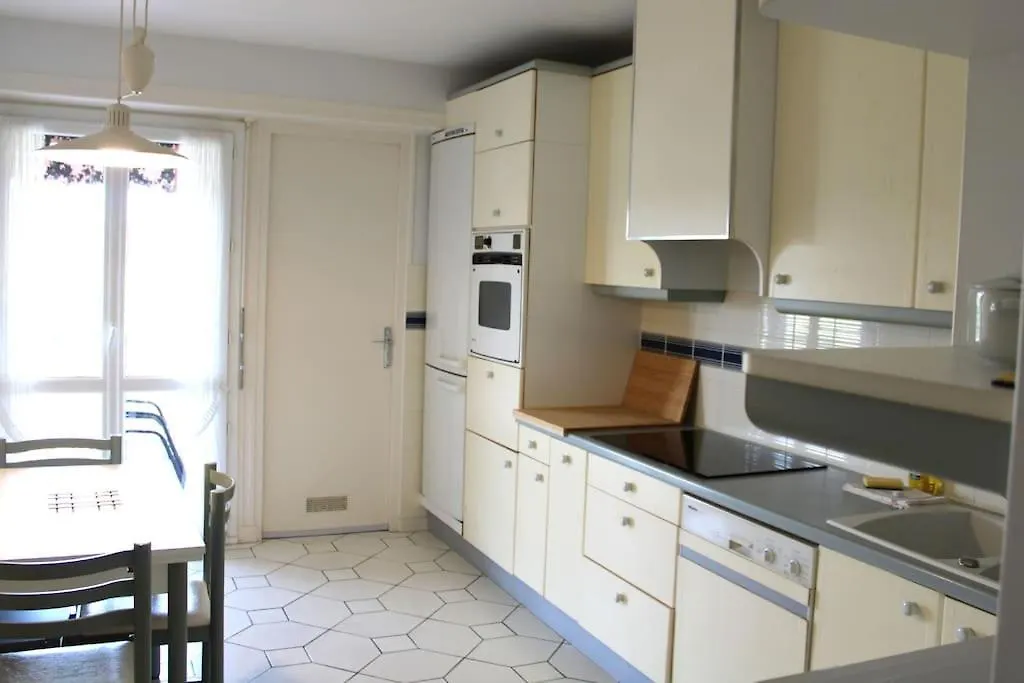아파트 Appartement Spacieux Avec Terrasse En Plein Centre 앙글레